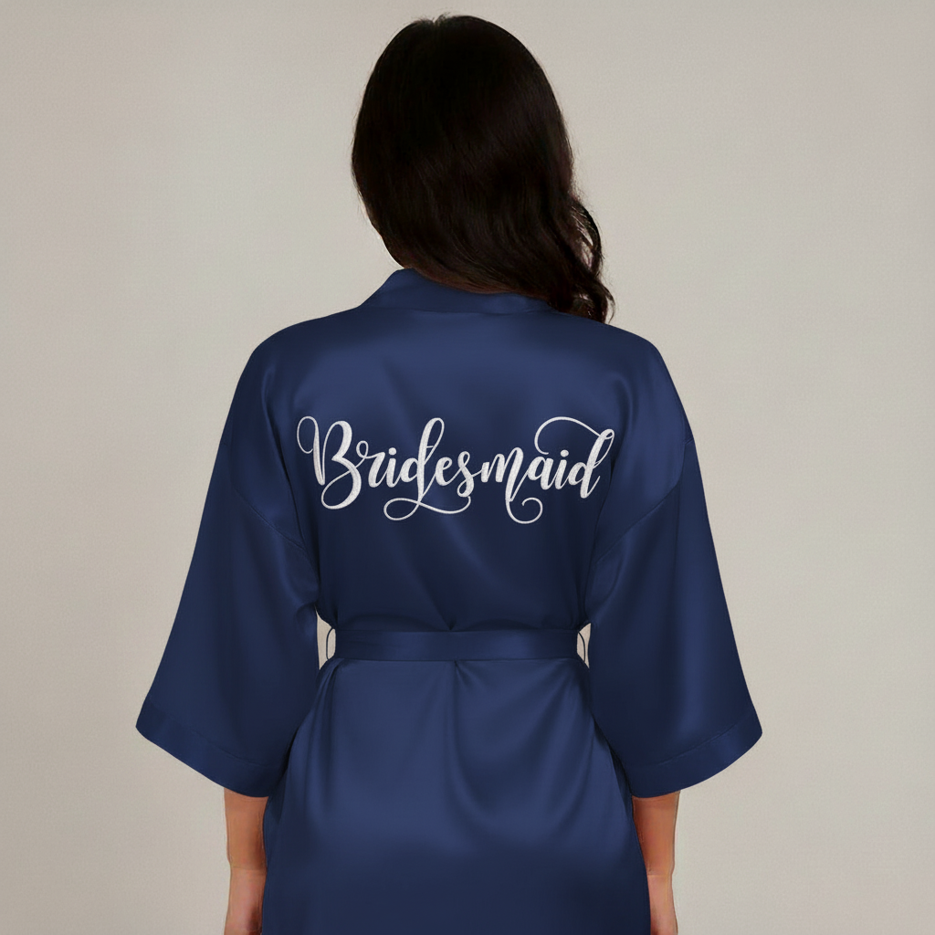 Bata de satín bordada personalizada para damas de honor