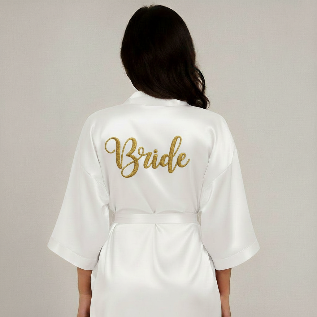 Bata de satín bordada para novia – Diseño "Bride" personalizado