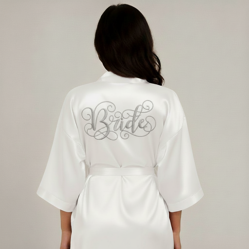 Bata de satín bordada para novia – Diseño "Bride" personalizado
