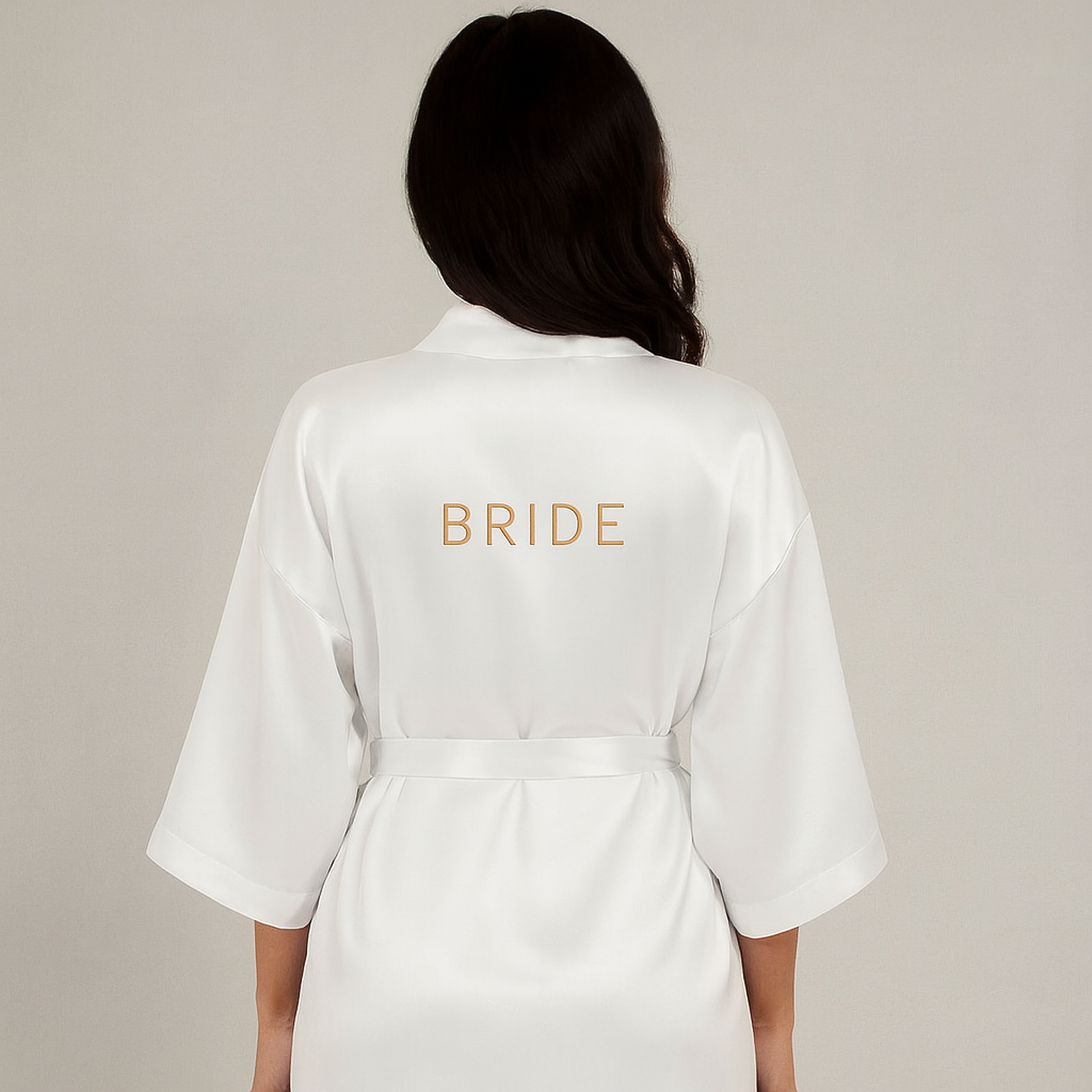 Bata de satín bordada para novia – Diseño "Bride" personalizado
