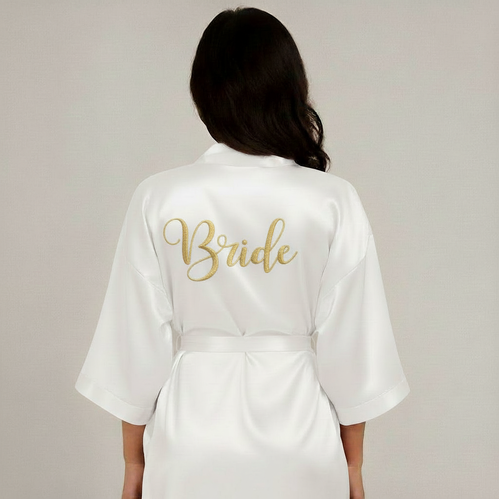 Bata de satín bordada para novia – Diseño "Bride" personalizado