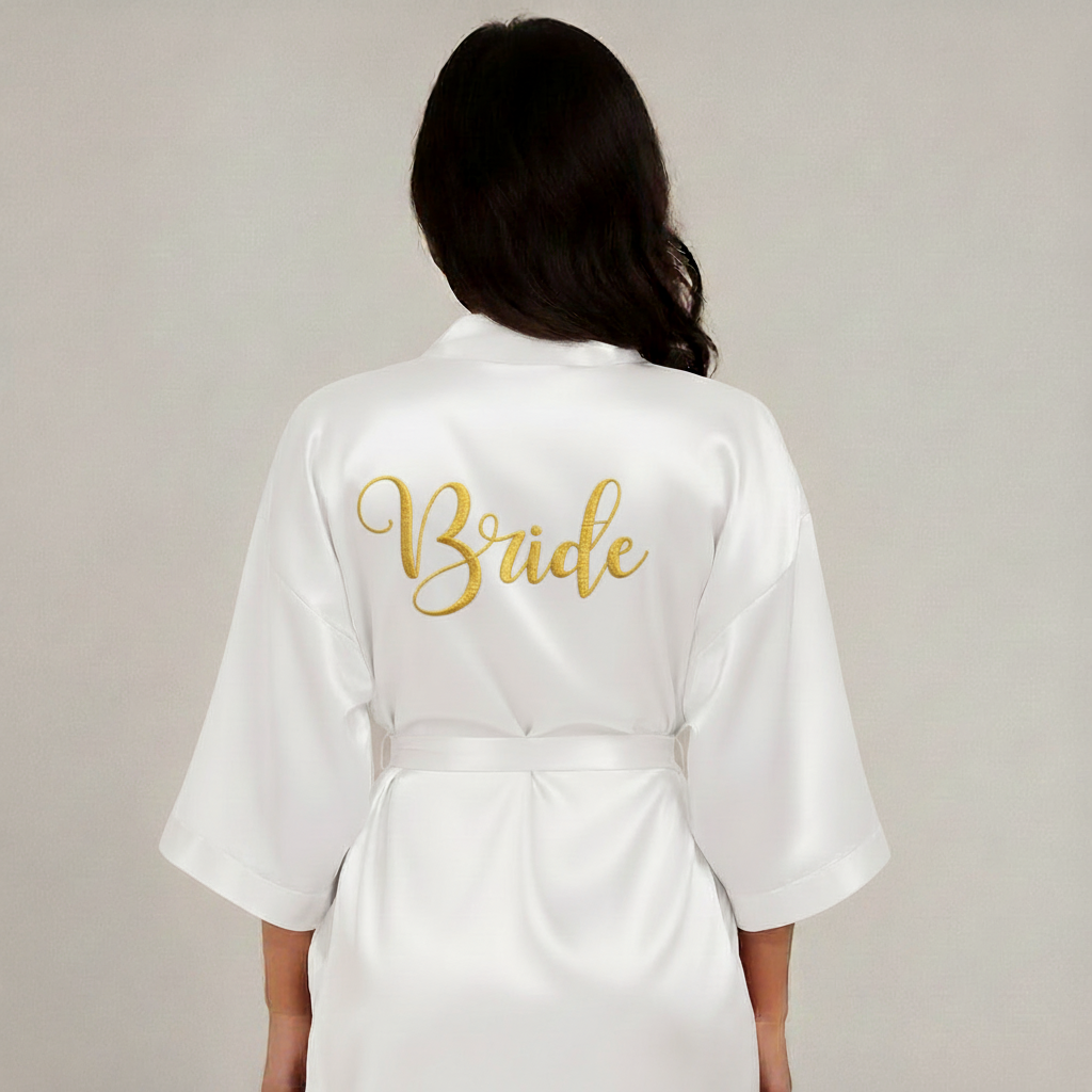 Bata de satín bordada para novia – Diseño "Bride" personalizado