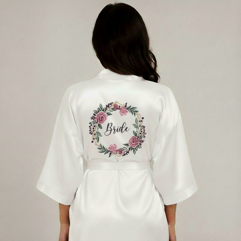 Bata satinada para novia – Personalizada con impresión