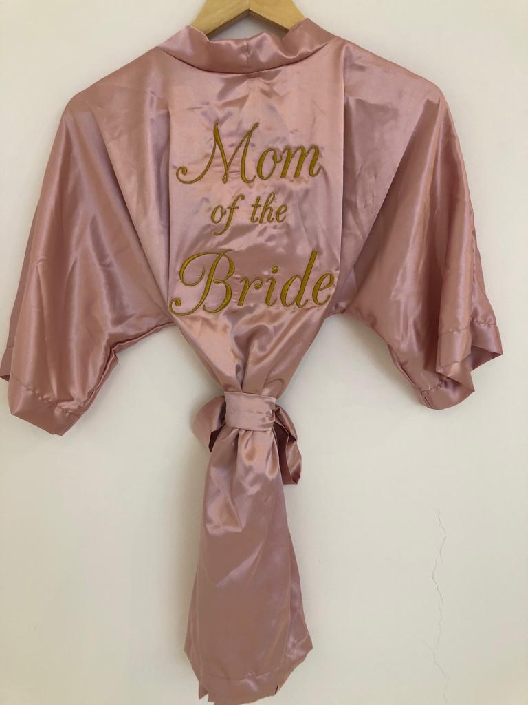 Bata de satín bordada personalizada – Mamá de la Novia