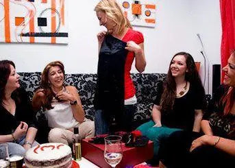 Dónde organizar despedidas de solteras en Madrid con propuestas originales Almost Queens | Despedidas de solteras