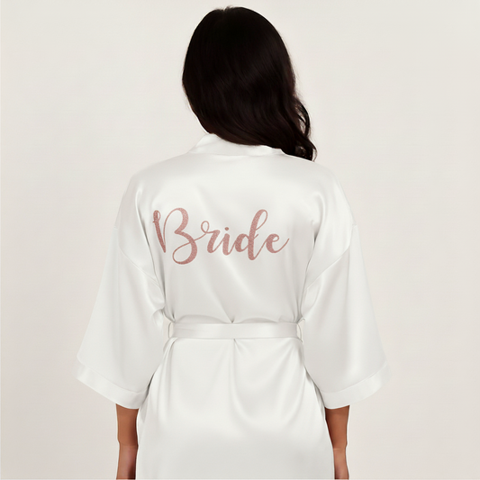 Bata satinada para novia – Personalizada con vinil textil