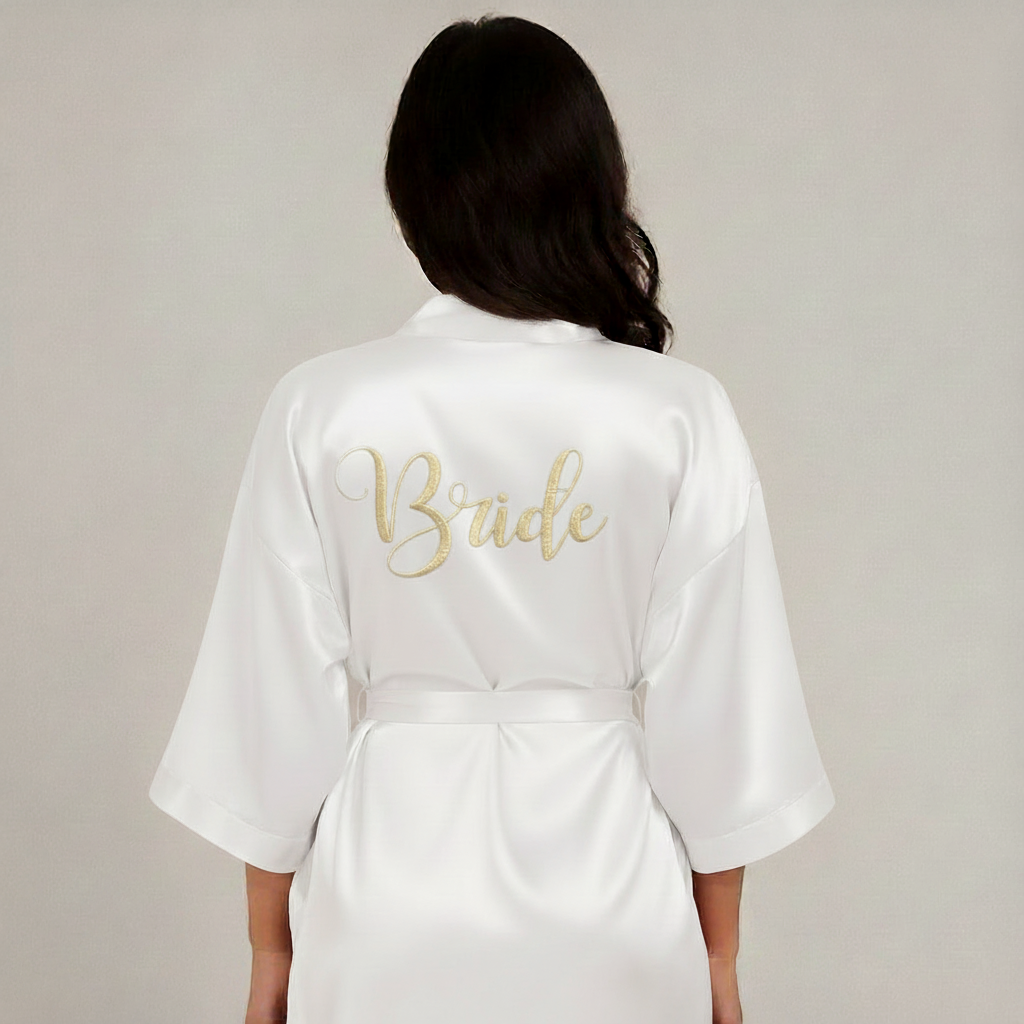 Bata de satín bordada para novia – Diseño "Bride" personalizado