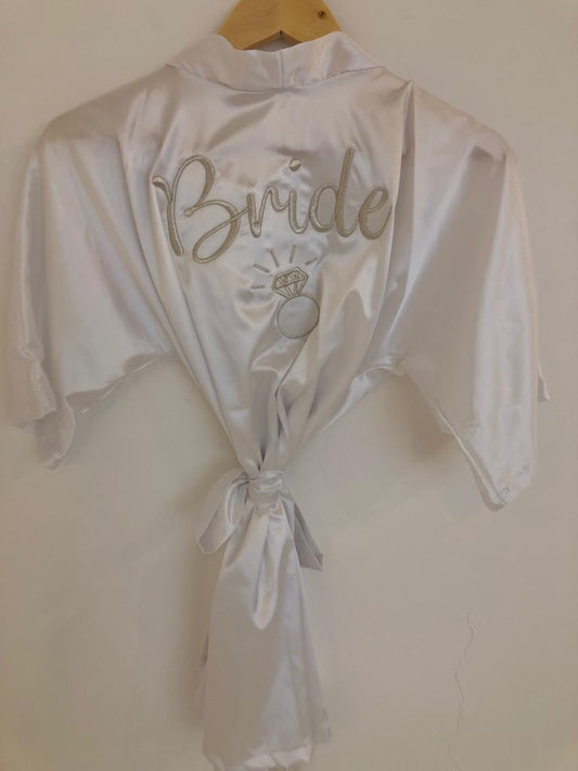 Bata de satín bordada Bride