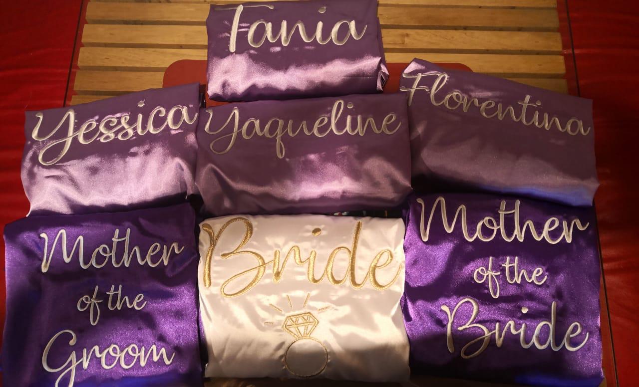 Bata de satín bordada Bridesmaid