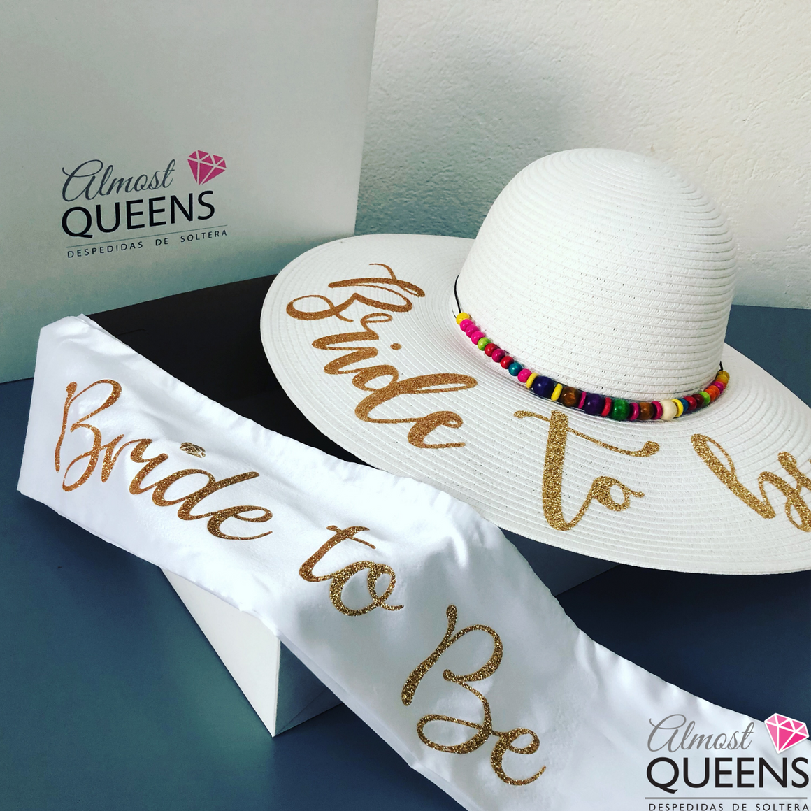 Sombrero para playa personalizado - Queens | Despedidas de solteras