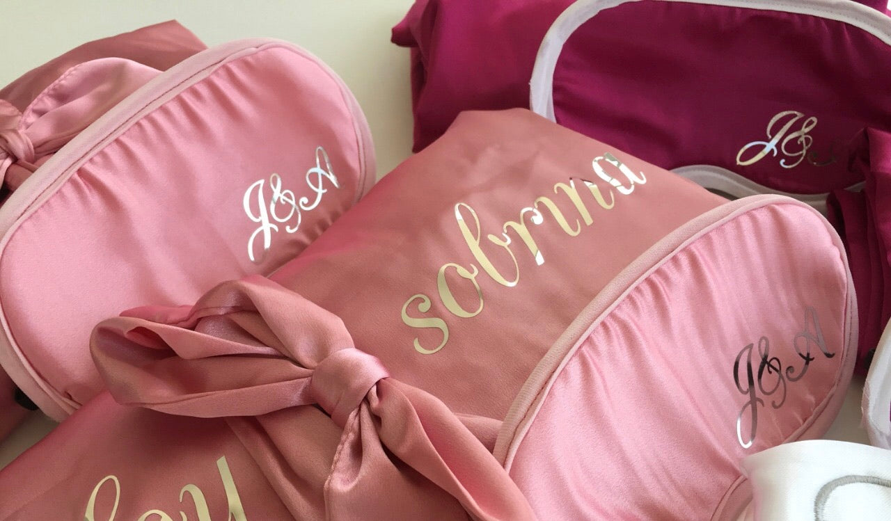 Bata satinada para damas personalizada con vinil textil